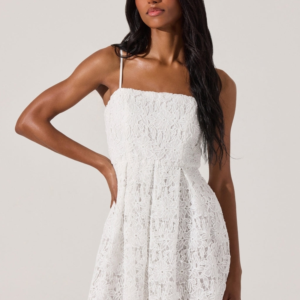 Astr White Flowery Lace Midi Dress Size Medium Nwot, Has One Very Small Flaw - Picture 5 of 16
